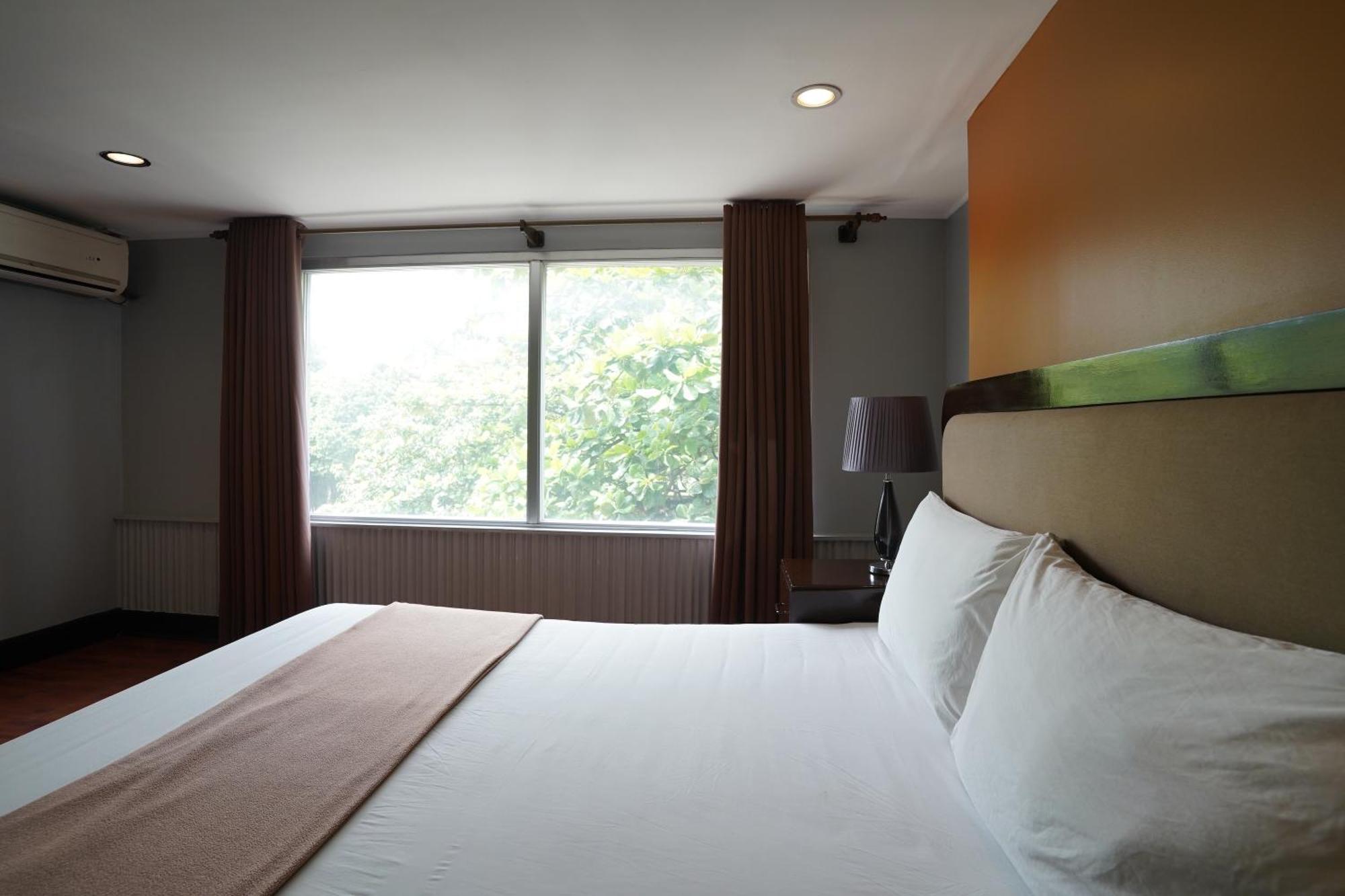 Arzo Hotel Manila Exterior foto